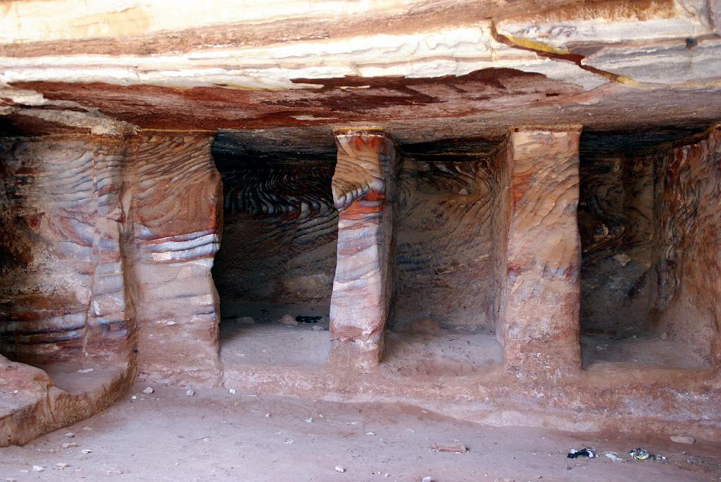 64 Petra - colori della roccia.JPG